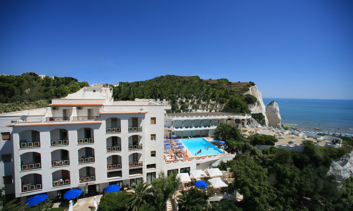 L’Hotel in centro a Vieste con vista sul mare